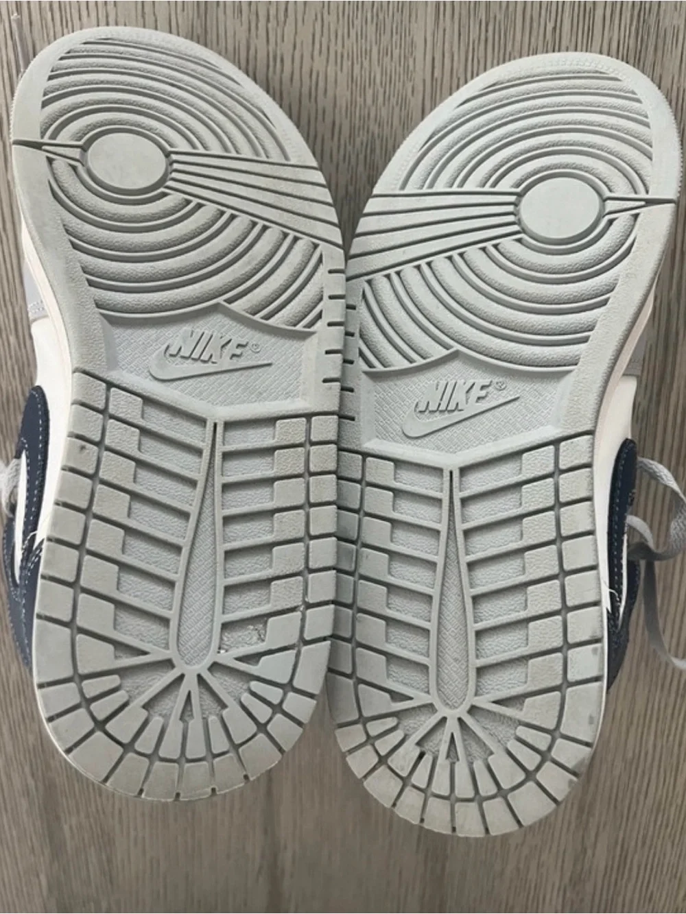 Air Jordan 1 mid wolf grey boys ' High-Top Sneakers